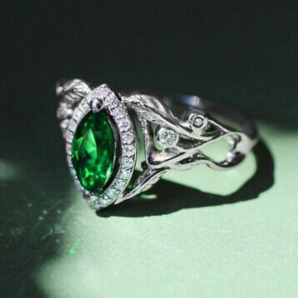 New 925 Sterling silver Emerald Ring - Picture 3 of 6